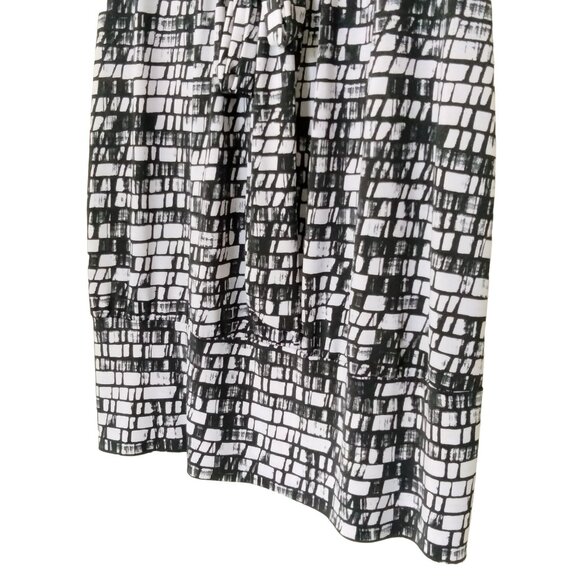 Dots Top Size 2X Black White Patterned Tie Neck Sleeveless Banded Hem - Picture 8 of 11